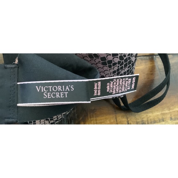 2 Victoria’s Secret bras in very good condition 34D - Picture 8 of 8